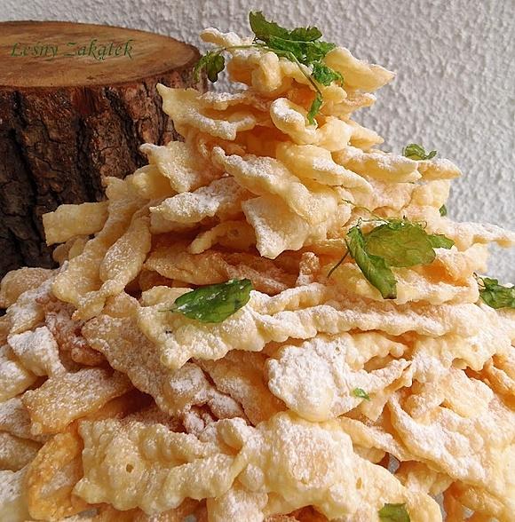 Faworki na serku mascarpone