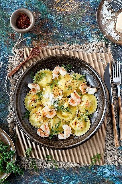 Ravioli z krewetkami i masłem o smaku chili