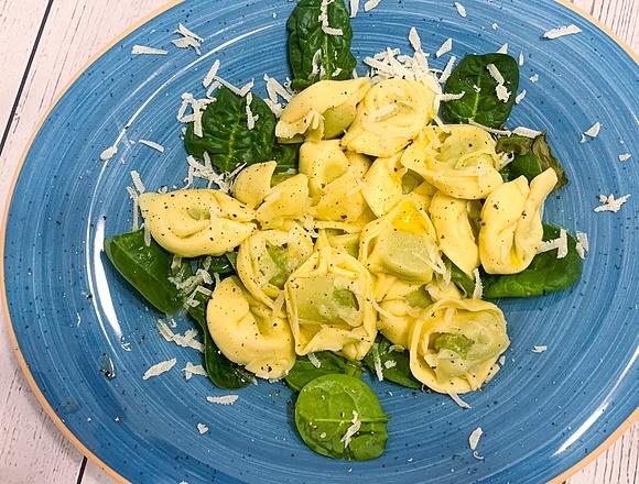 Tortellini ze szpinakiem i ricottą