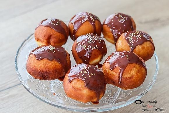 Najlepsze pączki - przepis na domowe smażone pączki z marmoladą