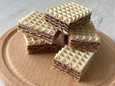 Wafle z masą krówkową i galaretką
