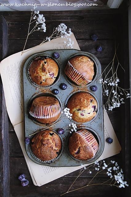 Puszyste muffiny bananowe z borówkami