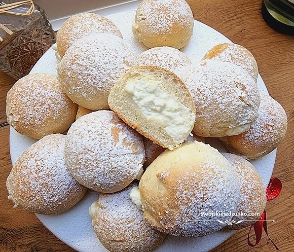 Bułeczki mleczne z kremem śmietankowym