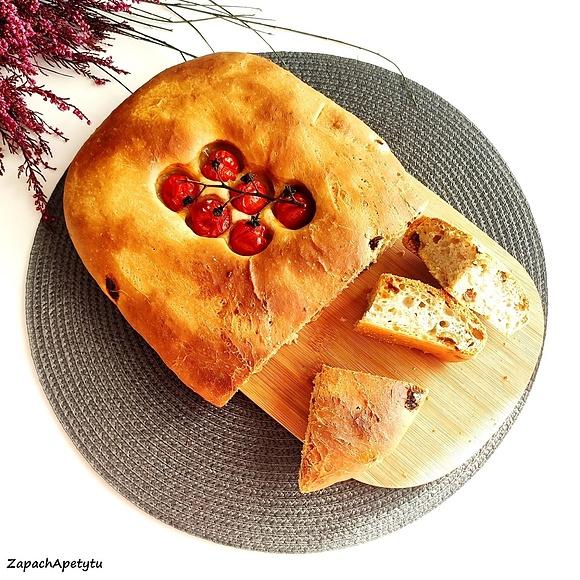 Focaccia z suszonymi pomidorami