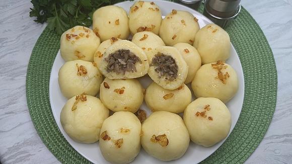 Kluski ziemniaczane z pieczarkami