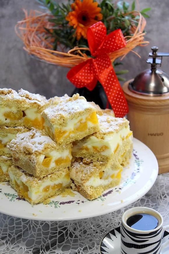 Ciasto brzoskwiniowe z pianką