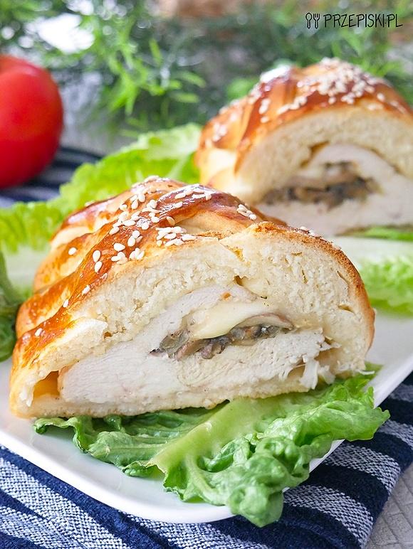 Filet z kurczaka zapiekany w cieście na pizzę