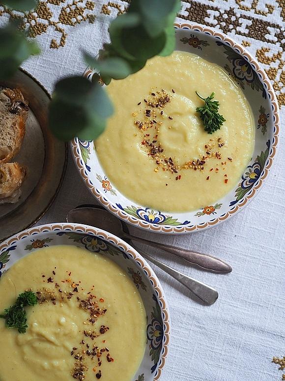 Zupa krem z pieczonego selera i czosnku