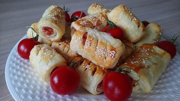 Parówki w cieście francuskim - ekspresowa przekąska na ciepło