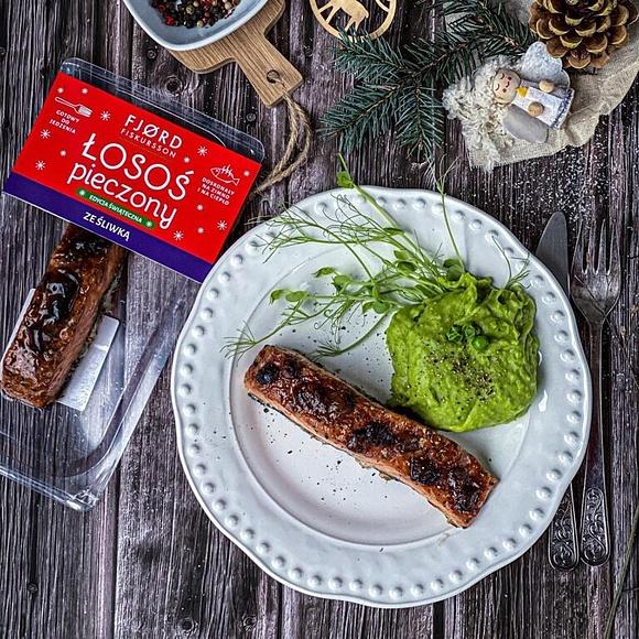 Pieczony łosoś na puree z zielonego groszku