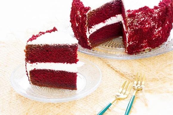 Ciasto Red Velvet z kremem na bazie serka kremowego