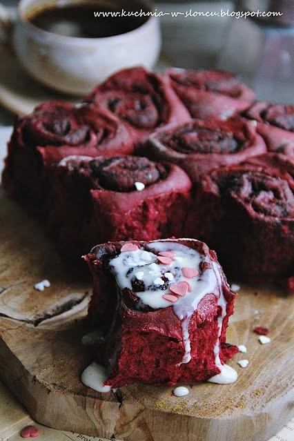 Cynamonowe bułeczki red velvet pełne miłości