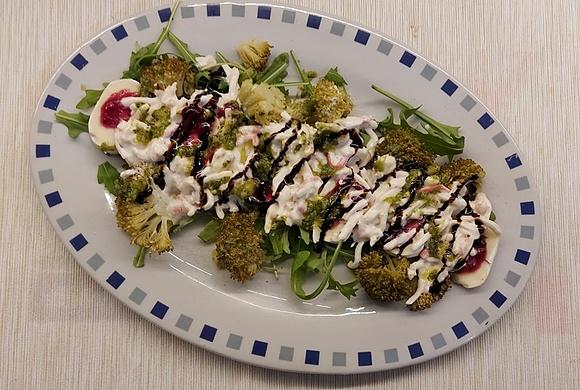 Sałatka z brokułem i surimi