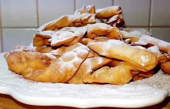 Chrupiące faworki i chrust na tłusty czwartek