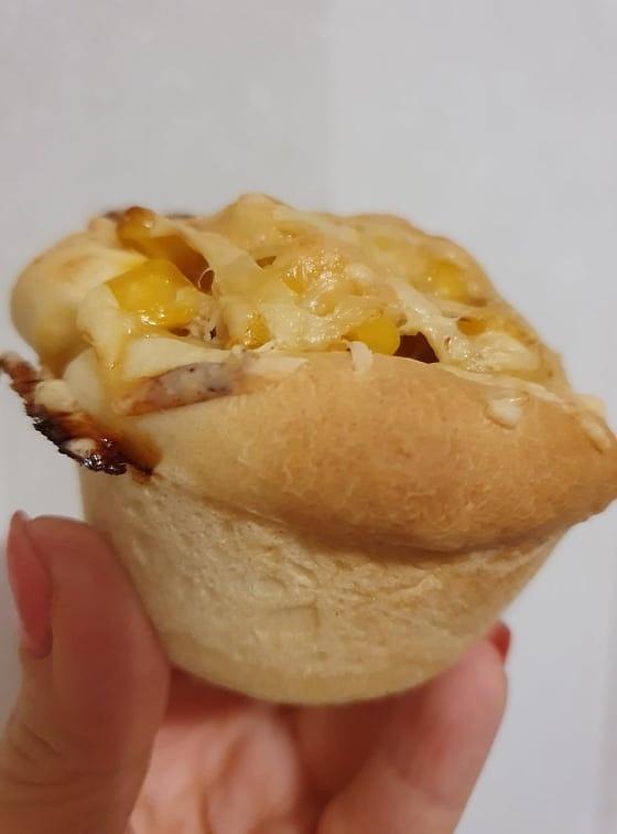 Muffiny pizzowe z kurczakiem i kukurydzą