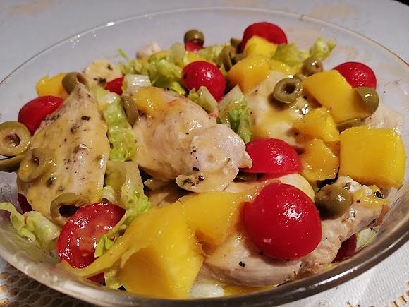 Sałatka z kurczakiem i mango