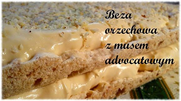 Beza orzechowa z musem advocatowym