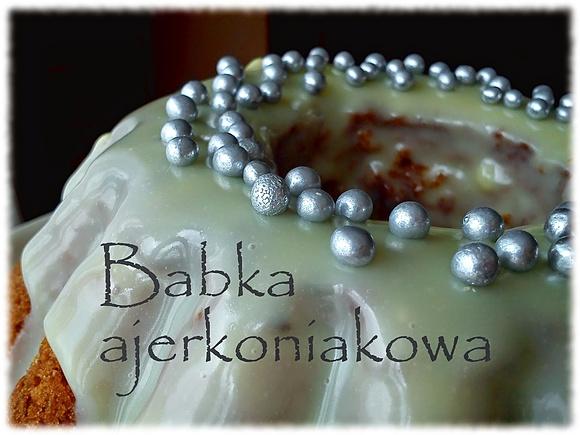 Babka z ajerkoniakiem – przepis na smaczną babę parzoną