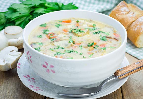 Zupa pieczarkowa z bulionem z indyka