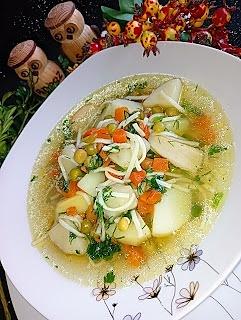Zupa groszkowa z ziemniakami i makaronem