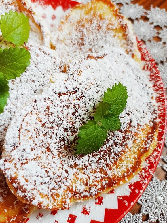 Bananowe placuszki z serkiem wiejskim