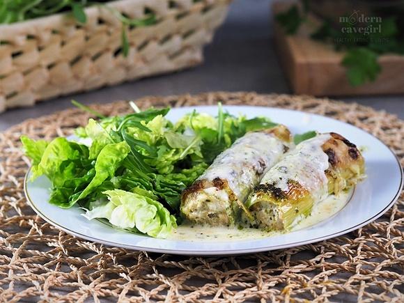 Keto cannelloni z pory w beszamelu