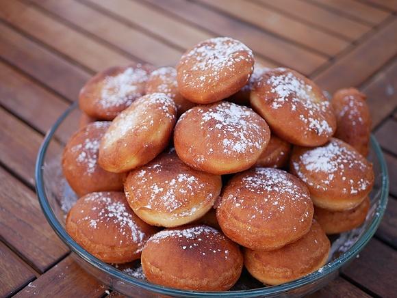 Pączki z nadzieniem różanym