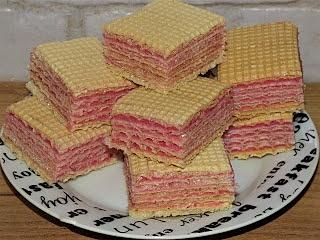 Wafle z kremem śmietankowo-galaretkowym