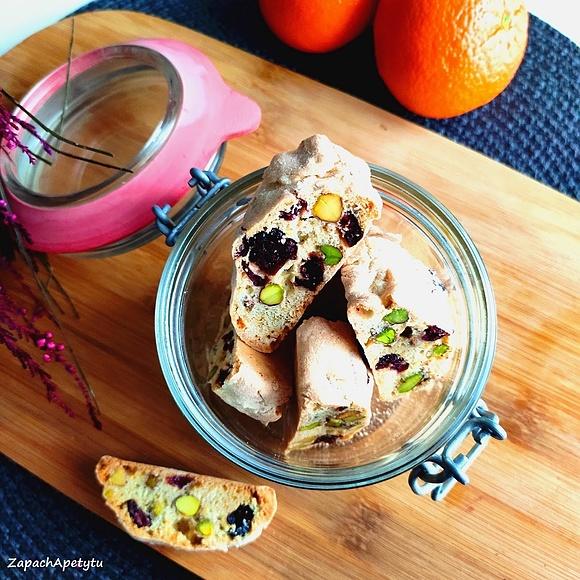 Biscotti z żurawiną i pistacjami