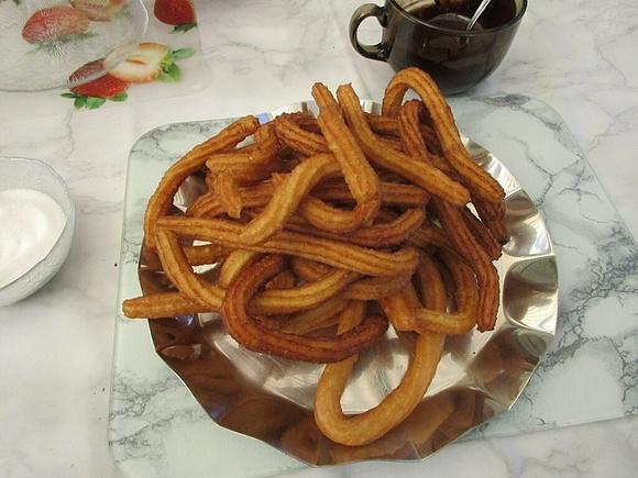 Churros hiszpański smakołyk z ciasta parzonego