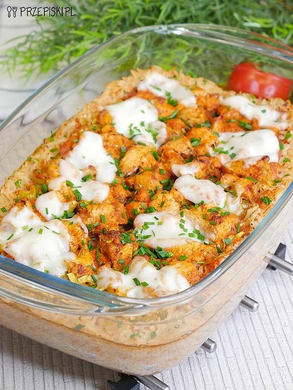 Zapiekanka ryżowa z kurczakiem i serem mozzarella