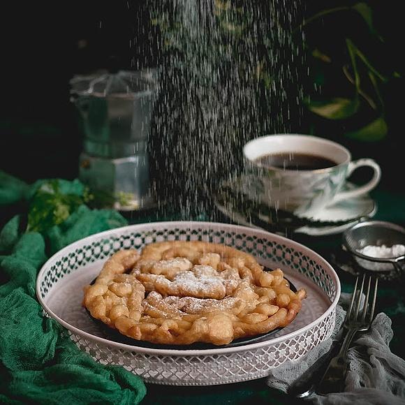 Funnel cake - lane ciasto naleśnikowe smażone na tłuszczu