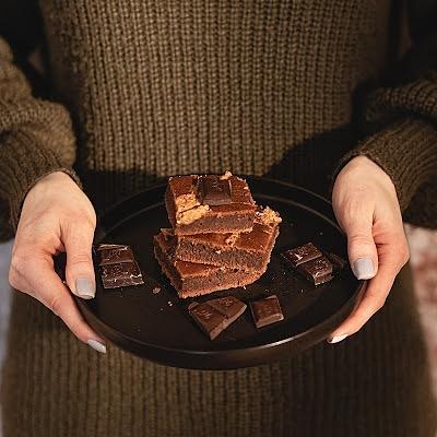 Brownie z masłem migdałowym