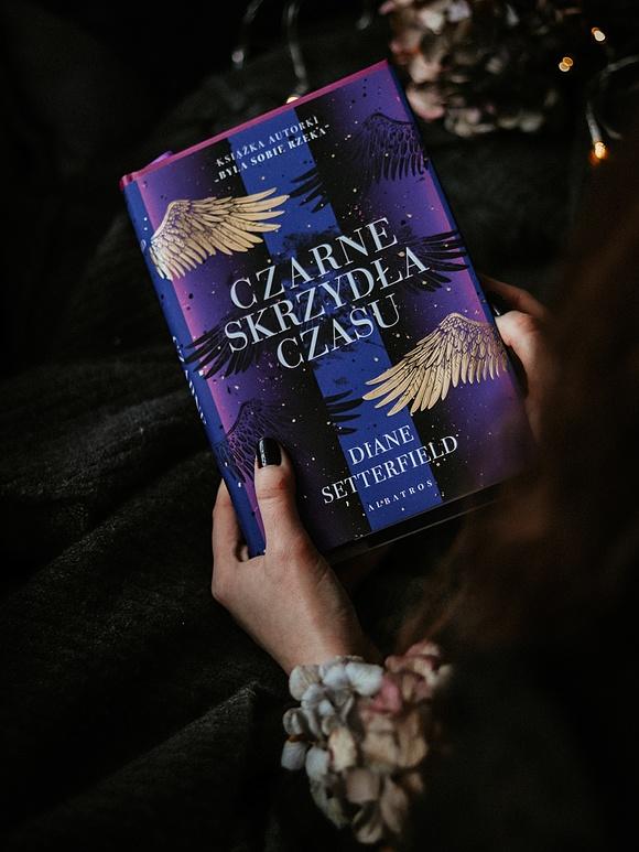 Czarne skrzydła czasu diane setterfield - potęga mroku i przemijania