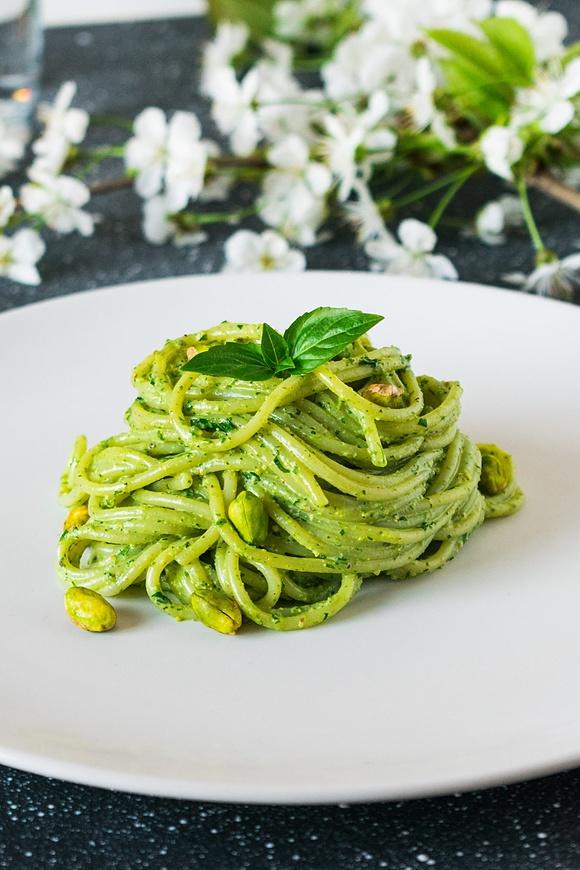 Makaron z pesto z pistacji i pietruszki