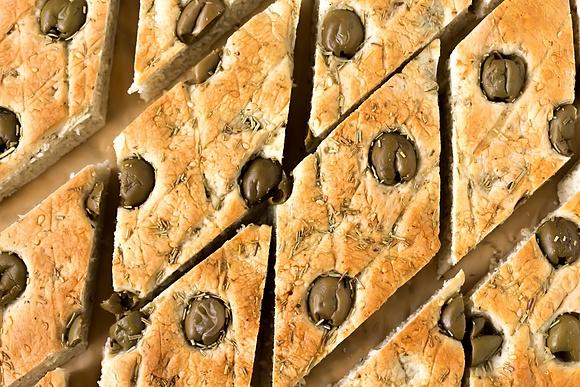 Focaccia z oliwkami