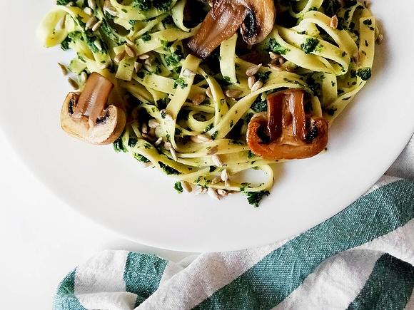 Tagliatelle ze szpinakiem i pieczarkami