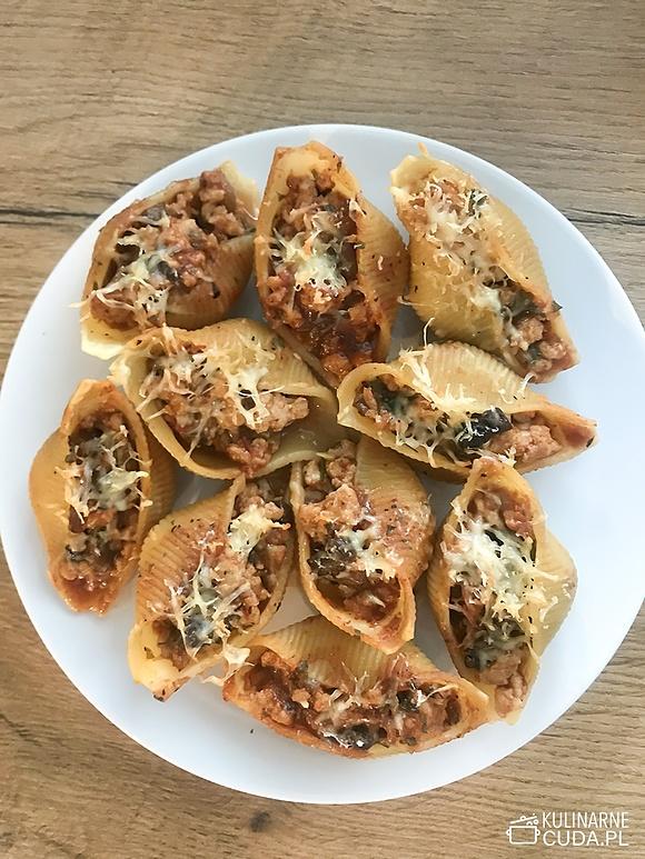 Muszle makaronowe zapiekane z mięsem mielonym i pieczarkami
