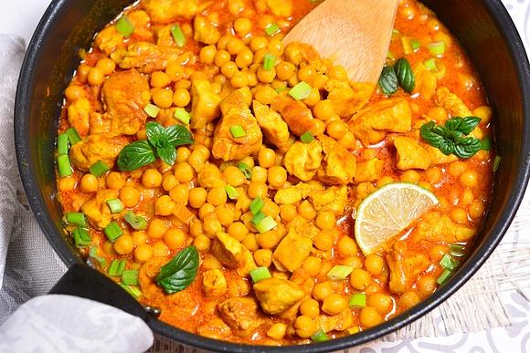Kurczak z soczewicą w czerwonym curry