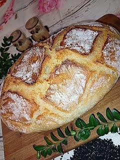 Chleb pszenny z naczynia żaroodpornego