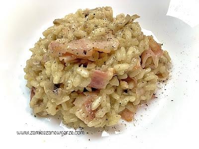 Domowe risotto z pieczarkami i wędzonym boczkiem
