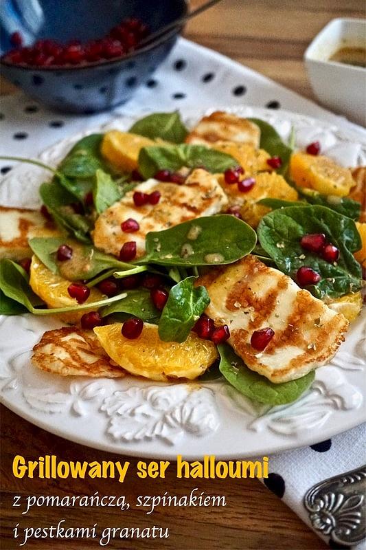 Grillowany ser halloumi z pomarańczą, szpinakiem i pestkami granatu