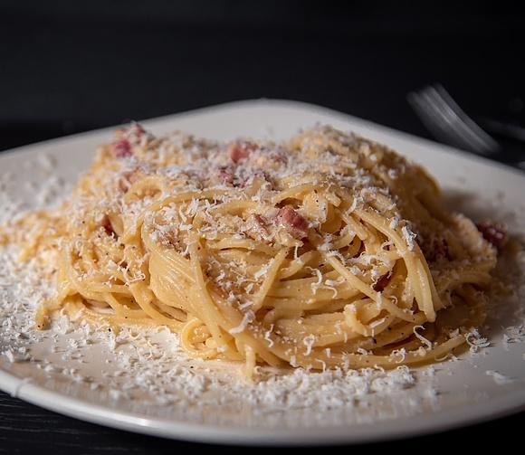 Spaghetti z boczkiem i parmezanem