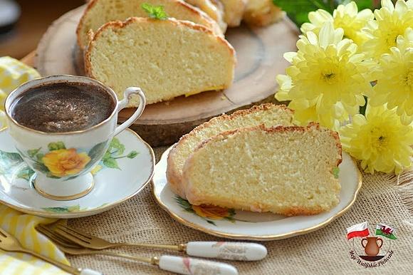 Puszysta babka ze śmietaną