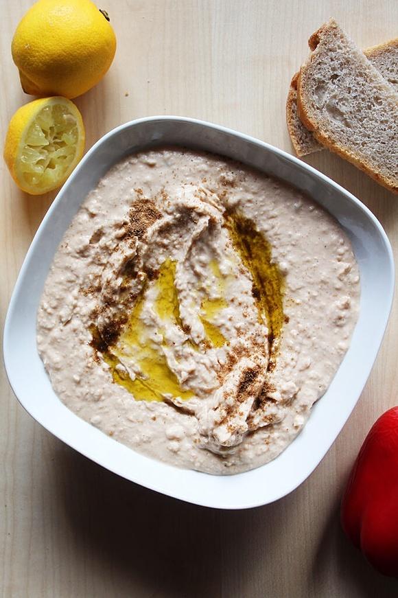 Hummus z fasoli — pasta z białej fasoli z tahini