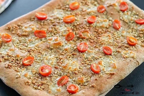 Focaccia - włoskie pieczywo na drożdżach