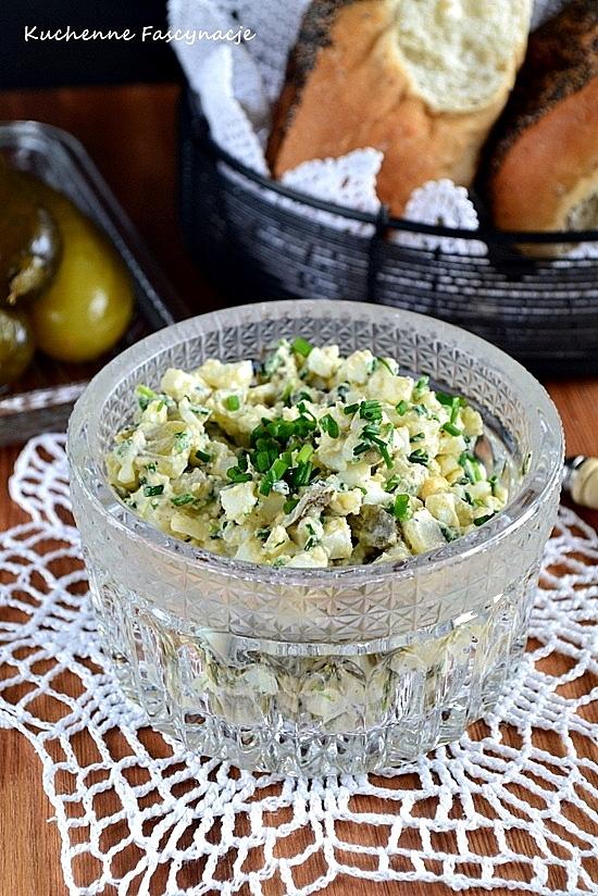 Chrzanowa pasta jajeczna z ogórkami kiszonymi