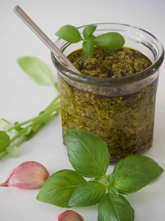 Pesto bazyliowe z orzeszkami ziemnymi