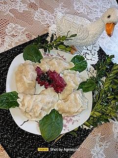 Pierogi z białą kiełbasą i czosnkiem niedźwiedzim