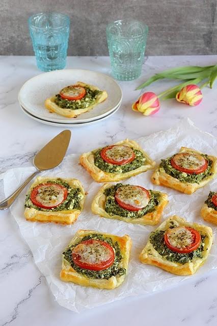 Ciasto francuskie z serem feta i szpinakiem